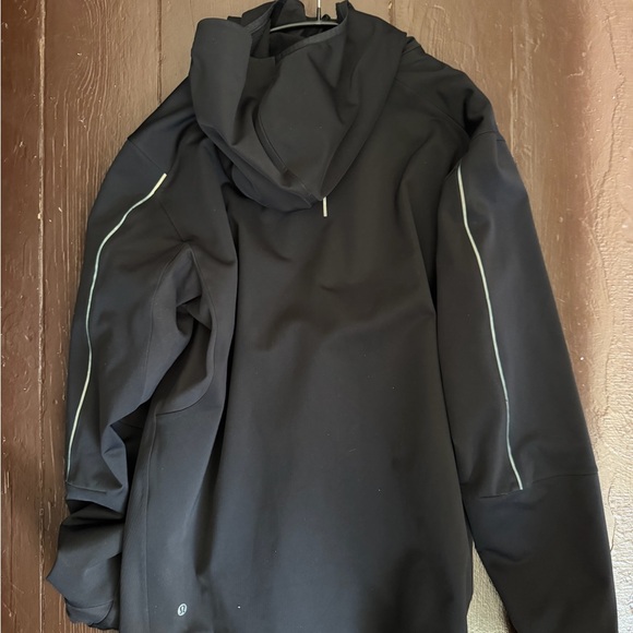 lululemon athletica Men's Black Windbreaker - Picture 6 of 16